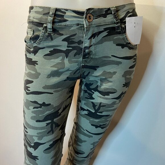 Lexxury Women's Camo Stretch Jeans - Size Small (36) - NWT - Picture 2 of 5